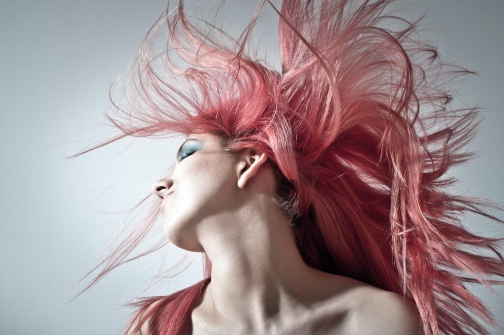 Mujer color de cabello rojizo